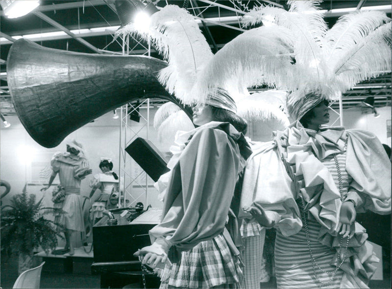 IDU MESSEN INTERSUBSTANCE SERIES FILMS DIRECTED MES - Vintage Photograph