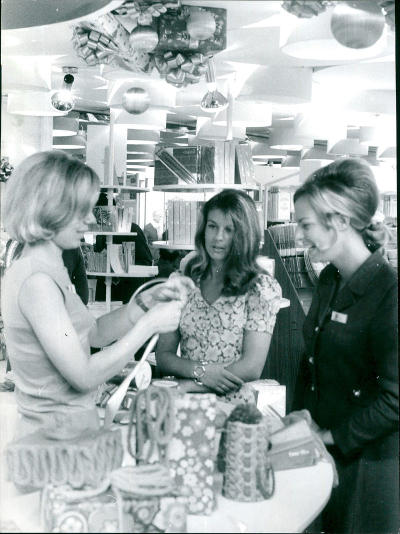 1969 TIESSEN HERBSDWESSE WEARABLE ART AND INSPIRED NATURE BUT - Vintage Photograph