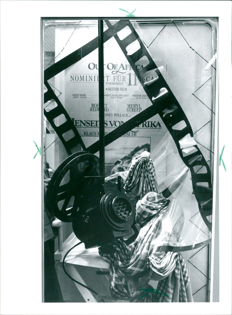 IDU FAIRS INTERSUBSTANCE FILM REGION STYLIN - Vintage Photograph