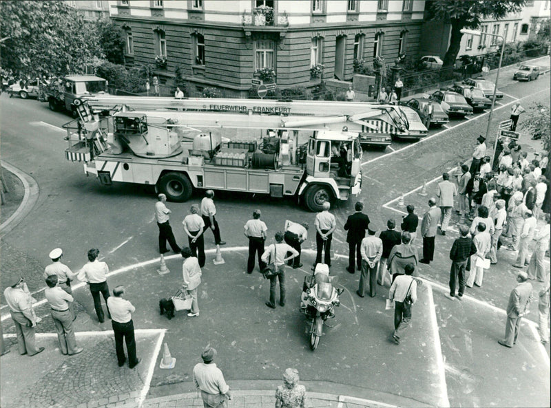 1980 VEHICLES FENER WEHR VEHICLE TEST NRIS FEUERWE TESTED FOUR TIMES - Vintage Photograph