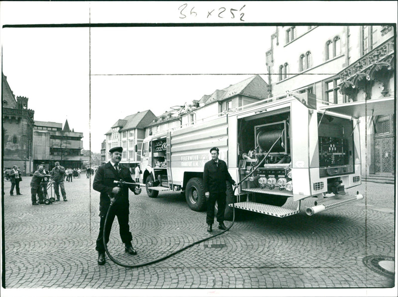 1985 FEUERWE VEHICLES FEN FIRE BRIGADE WASS NEW WIDE TANKLESS TRUCK GTLF - Vintage Photograph