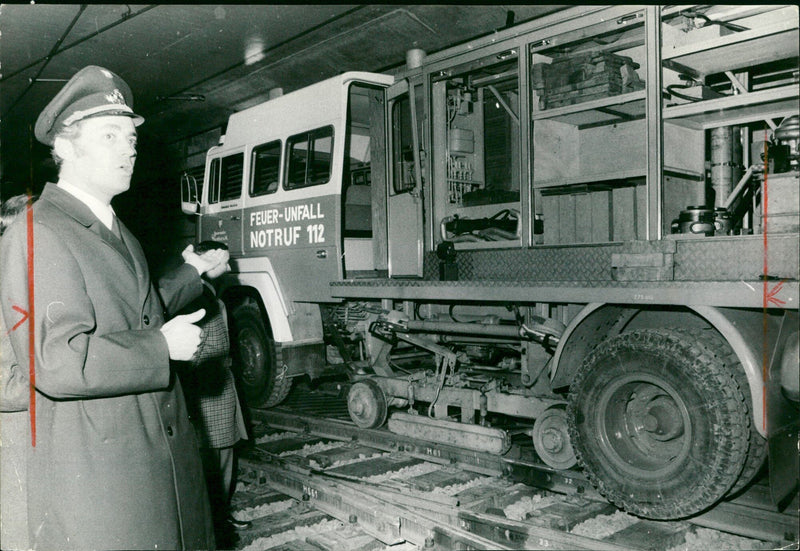 1971 FEUERWE VEHICLES NEW SPECIAL VEHICLE FRANKFURT FIRE BRIGADE RUNS - Vintage Photograph