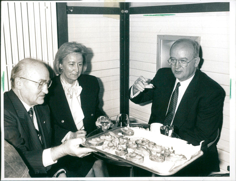 1988 ALUKALOCPOT READER FULLRING SCENES BOLOS EXHIBITIONS LOTTOS HAP ENGLAND FILM - Vintage Photograph