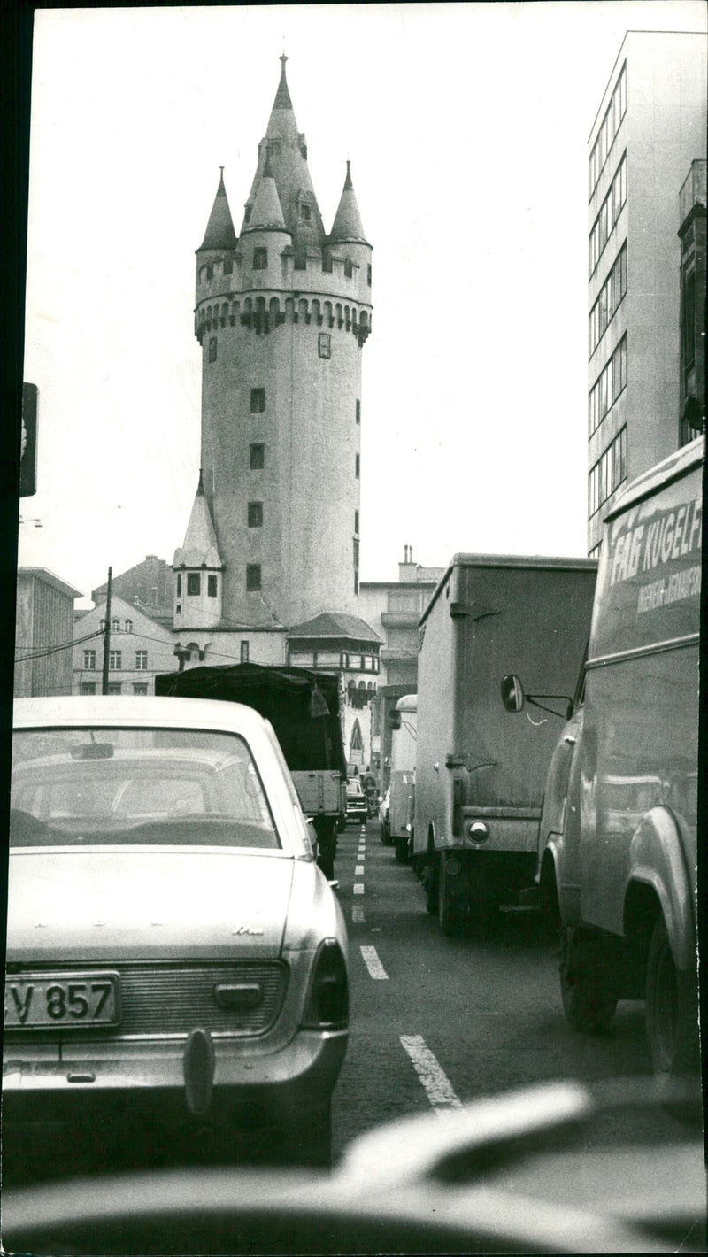 SHENHEIMS PERS TOWER LUNG FISSILE TEN TURE SOF OCLOCK DRAFT - Vintage Photograph