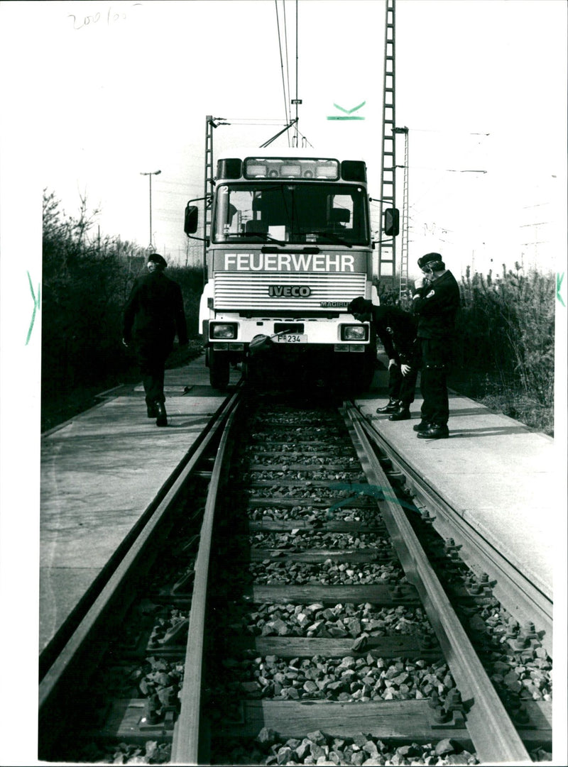 1986 FEUERWE VEHICLES FFEE FEVENWELER GERATEWERE PROUDLY PRACTICED PROFESSIONAL - Vintage Photograph