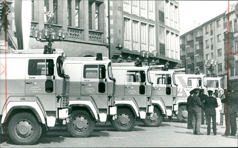 FEUERWE VEHICLES RIDE POPPY WHITE AND BRIGHT RED STRIP PETER - Vintage Photograph