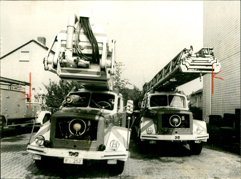 1976 FEUERWE VEHICLES MATS FERE WELUR THEN LOTHAR WENZEL BAD - Vintage Photograph