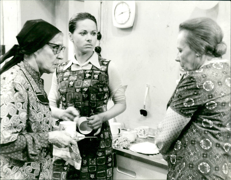 Mrs. Brückl has to adapt (1972) - Vintage Photograph