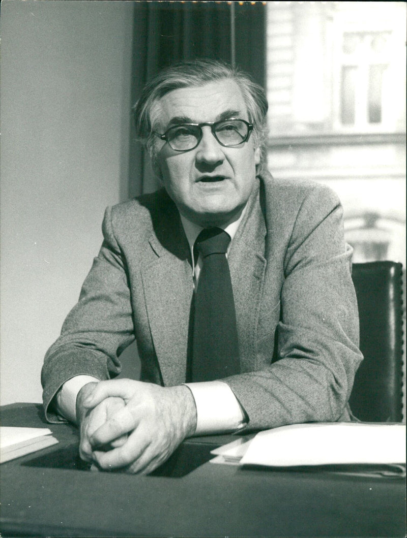 WIDOW WALLED AND HER DAUGHTER BOTH MUST TESTIFY COURT GIERKER - Vintage Photograph