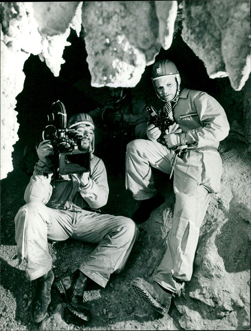 TIGER CAMERA DER ZIRKUS KOMMT PETER ROSINSKI KEEP FILM - Vintage Photograph