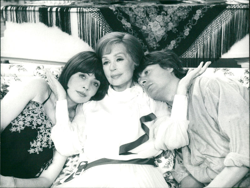 Weekend - hay fever - Vintage Photograph