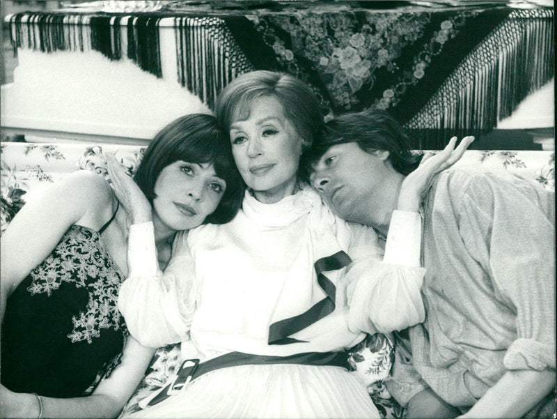 Weekend - hay fever - Vintage Photograph