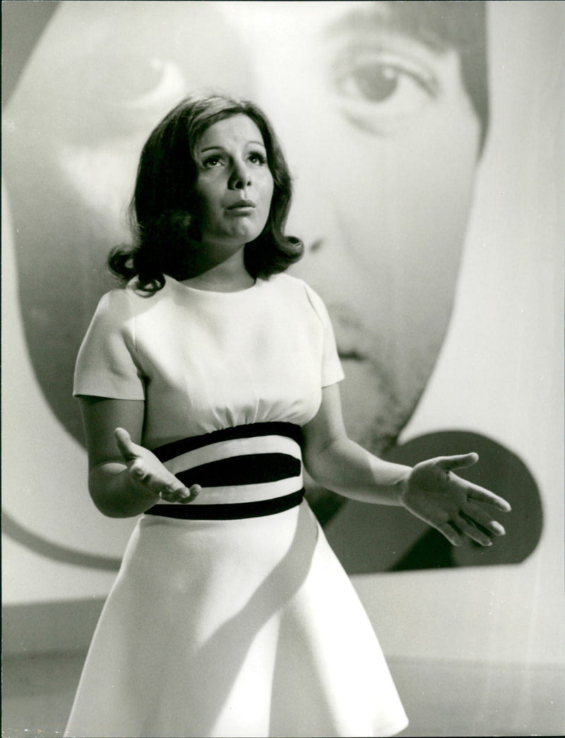 18-20 just don't fit - skat and music - Vintage Photograph