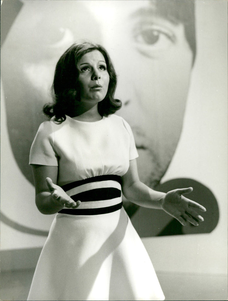 18-20 just don't fit - skat and music - Vintage Photograph