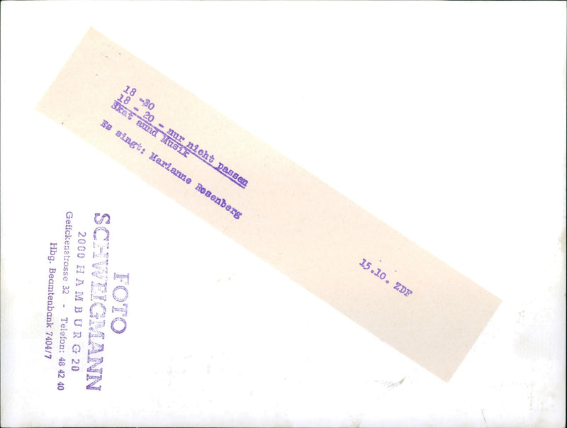 18-20 just don't fit - skat and music - Vintage Photograph