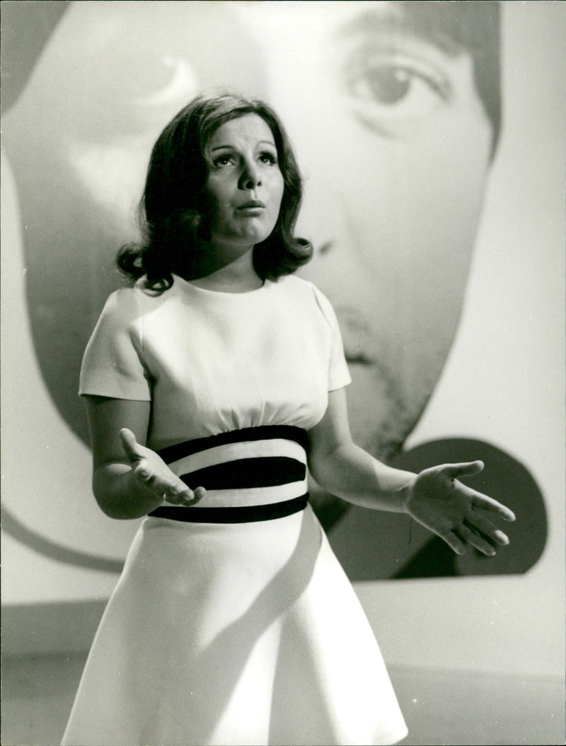 18-20 just don't fit - skat and music - Vintage Photograph