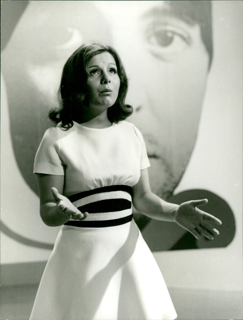 18-20 just don't fit - skat and music - Vintage Photograph