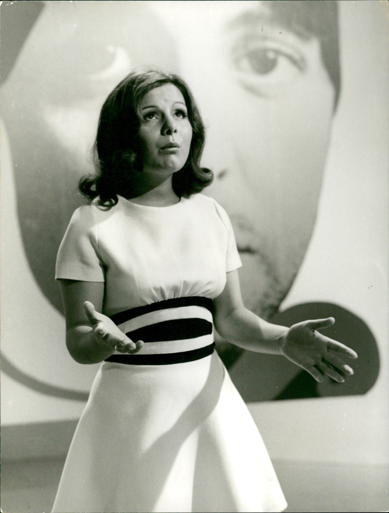 18-20 just don't fit - skat and music - Vintage Photograph