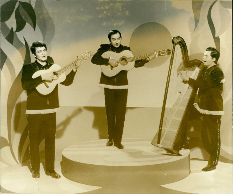 Just don't fit - skat and music - Vintage Photograph