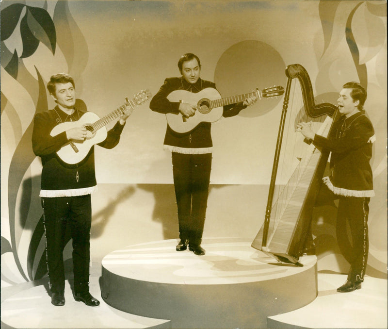 Just don't fit - skat and music - Vintage Photograph