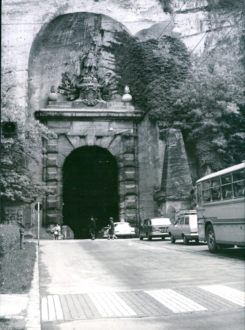 1966 SALZBURG MONCHSBERG THROUGH WHICH LONG TUNNEL RUNS KEYSTONE - Vintage Photograph