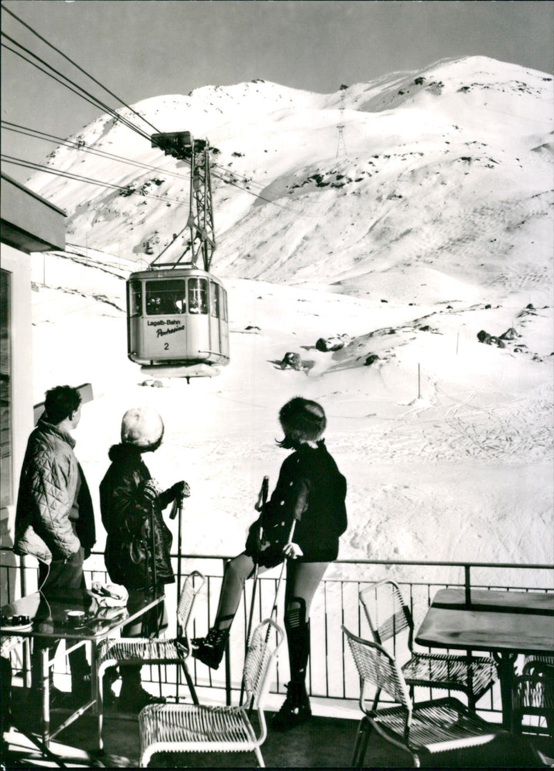 1970 PONTRESINA LAGU RAILWAY FLAT SWITZERLAND WINTER HOLIDAY WORLD - Vintage Photograph
