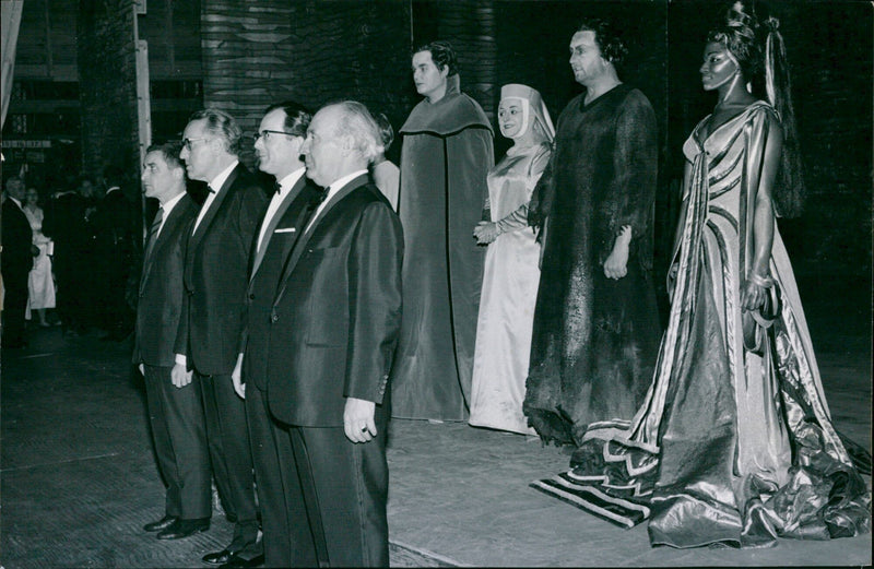 1961 BAYREUTH TANNLASER AND THE SAN TBURG UNDER FIRMING MUSICAL DIRE PREMIERE - Vintage Photograph
