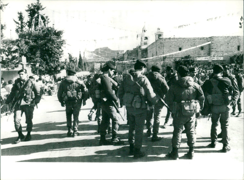 1983 ALL ROMPILGERS ARE GIVEN POSSIBILITY VISIT INSTEAD PRESS - Vintage Photograph