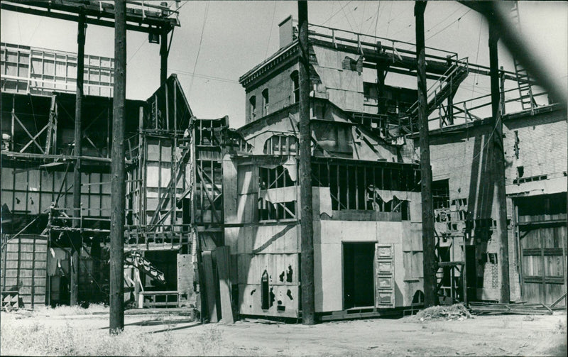 JERSAL FILM OLD HOLLYWOOD STUDIOS ARE BEING SCRAPPED LLYWOOD - Vintage Photograph