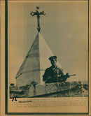 ALL ROMPILGERS ARE GIVEN POSSIBILITY VISIT INSTEAD JERUSAL - Vintage Photograph