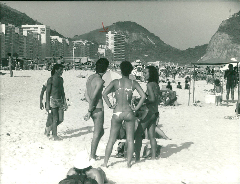 1990 JANEIRO BATHING BEACHES AROUND GUANARA BAY FRONT RIO MICHAEL - Vintage Photograph