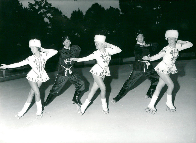 Roller skaters - Vintage Photograph