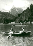 1977 PARTENIA LAKE RIESSER GARMISCH PARTENKIRCHEN SURMOUNTED SMALL - Vintage Photograph