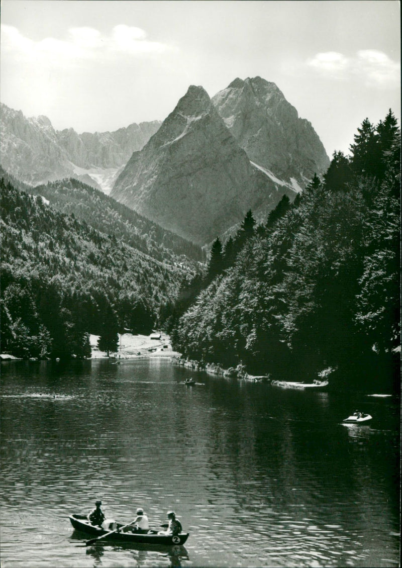 RIESSERSEE GARMISCH PARTENKIRCHEN SURMOUNTED SMALL AND GROEN - Vintage Photograph