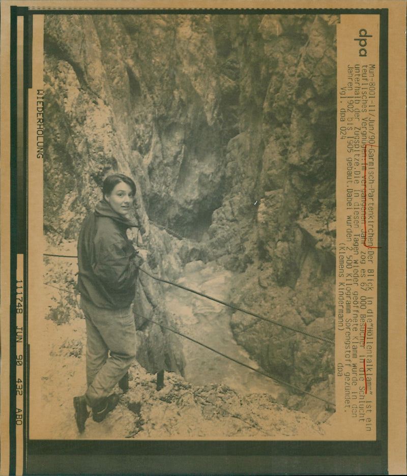 1902 RIESSERSEE ALPSPITZE AND WAXENSTEINS BACKGROU - Vintage Photograph