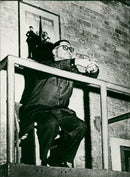 1985 GUSTAF GRUNDGENS AND BERTOLT BRECHT FOCUSES FILM PETER CHARLES - Vintage Photograph