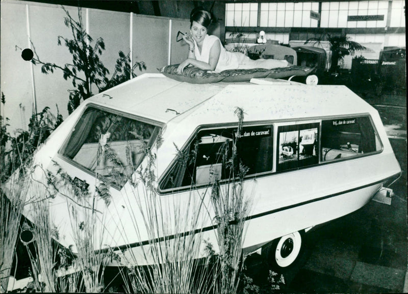 Caravan-boat - Vintage Photograph