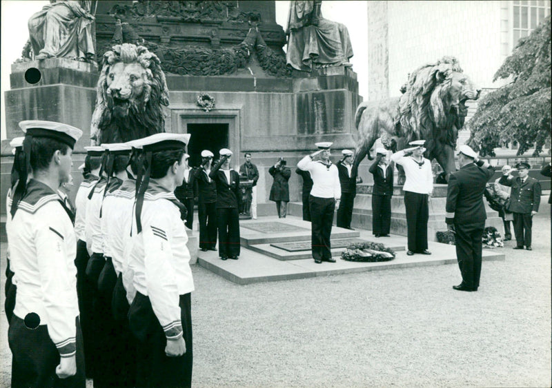 German homage to the Unknown Soldier. - Vintage Photograph