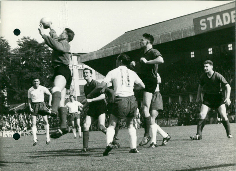 Football : Daring vs Antwerp - Vintage Photograph