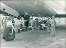 PAR LEURS SOUS LONU VALENERA KATANGAISE LUGGELS EUROPEENS LAVION PREMIERE - Vintage Photograph