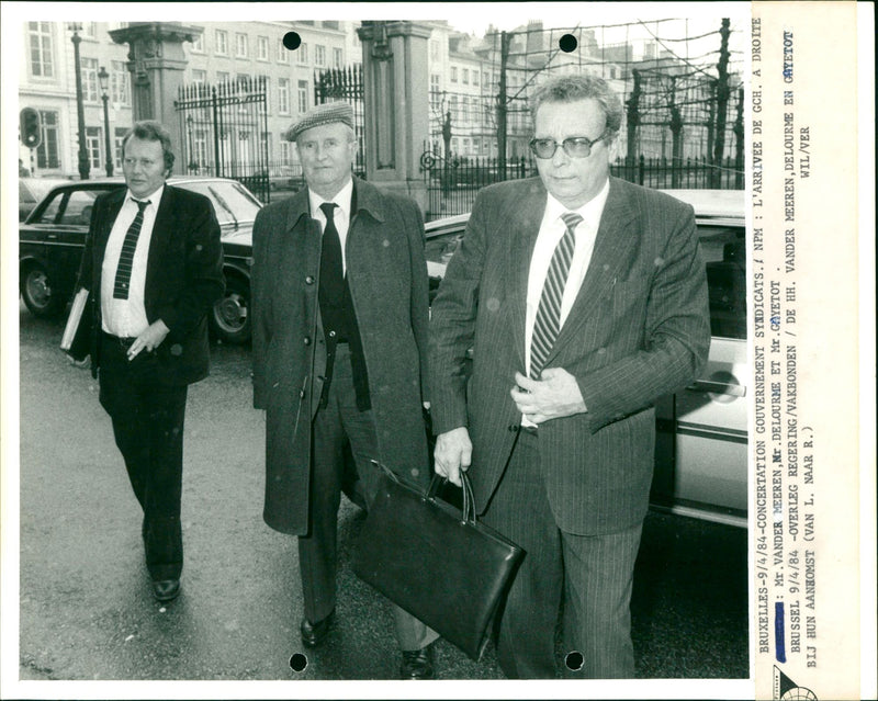 BRUXELLES - 9 / 4 / CONCERTATION GOUVERNEMENT SYNDICATS . / NPM : L'ARRIVEE - Vintage Photograph