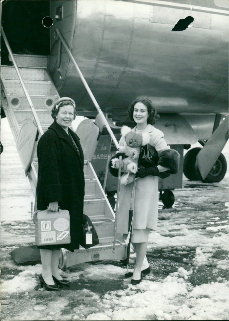 Miss Australia (Miss June FINLAYSON) arrived in Brussels - Vintage Photograph