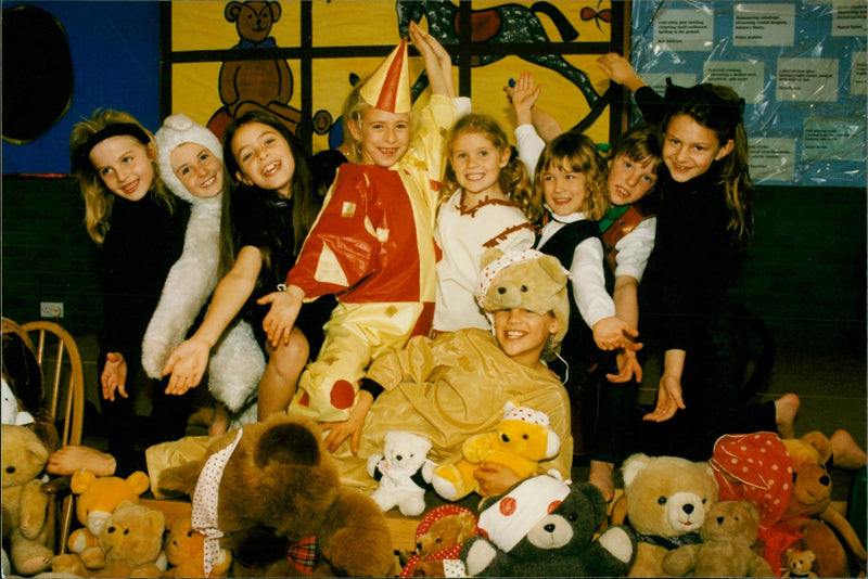 dar 22.11 Wood End Sch Hon Puoksy musical Clare Streed ( 9 ) . in Dudsy ANNELI - Vintage Photograph