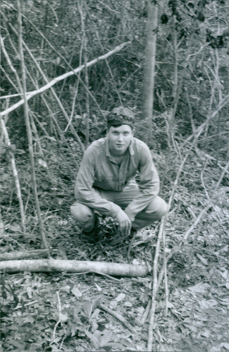 EXPEDITION INTERNATIONAL - Vintage Photograph
