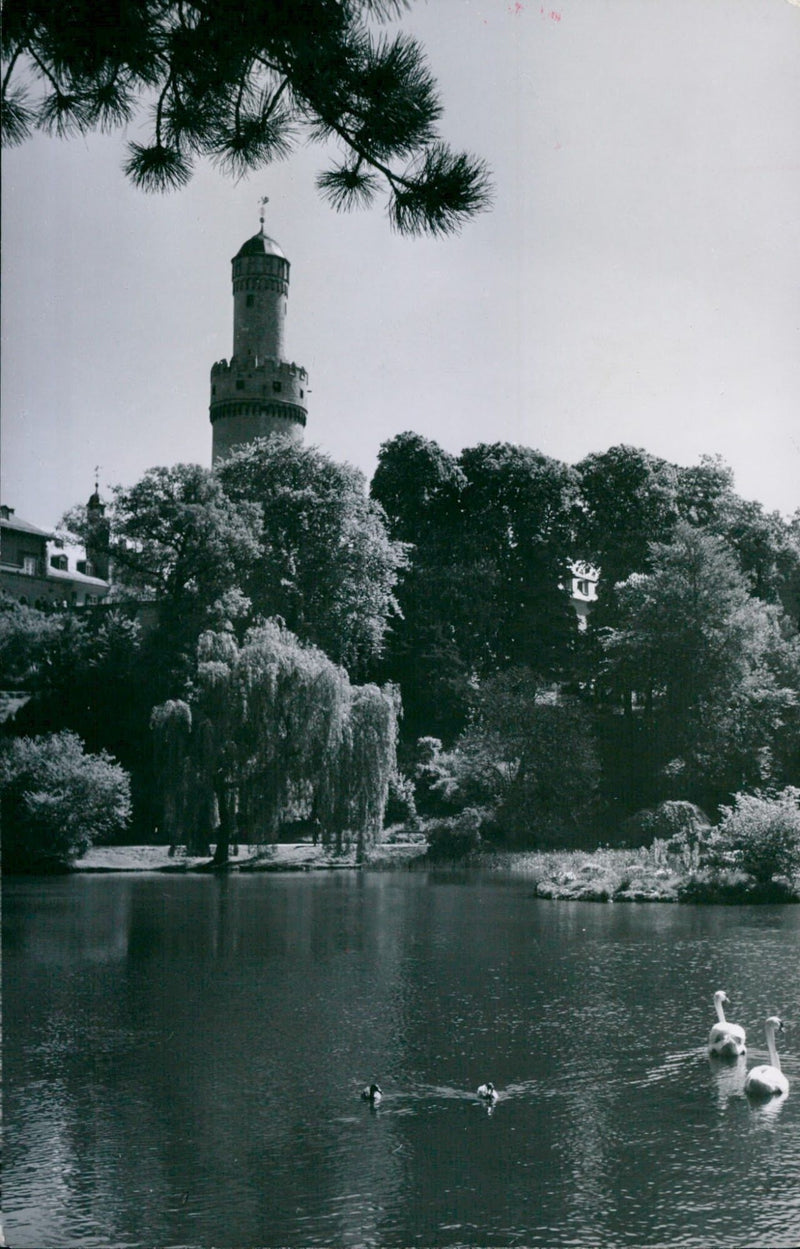 CASTLE OBERTATIFUS PICTURES IN FRANKFURTER PLEUE PRESS GENERAL ANZEIGER - Vintage Photograph