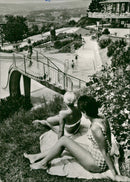 KISSINGS KININGNE DIEUSTAS PRAM ZUNG ISSUE SIGNATURE NOT OPEN - Vintage Photograph