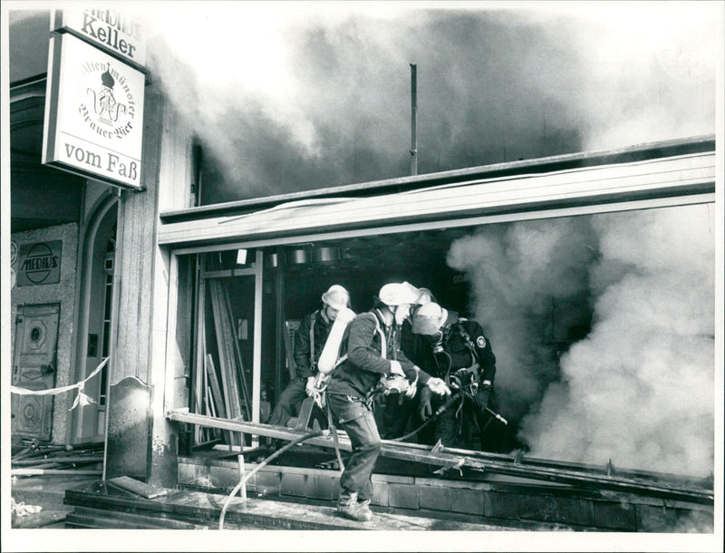 WEHR DROVE THIS MONDAY EVENING AGAINST ABOUT MEN FILM - Vintage Photograph