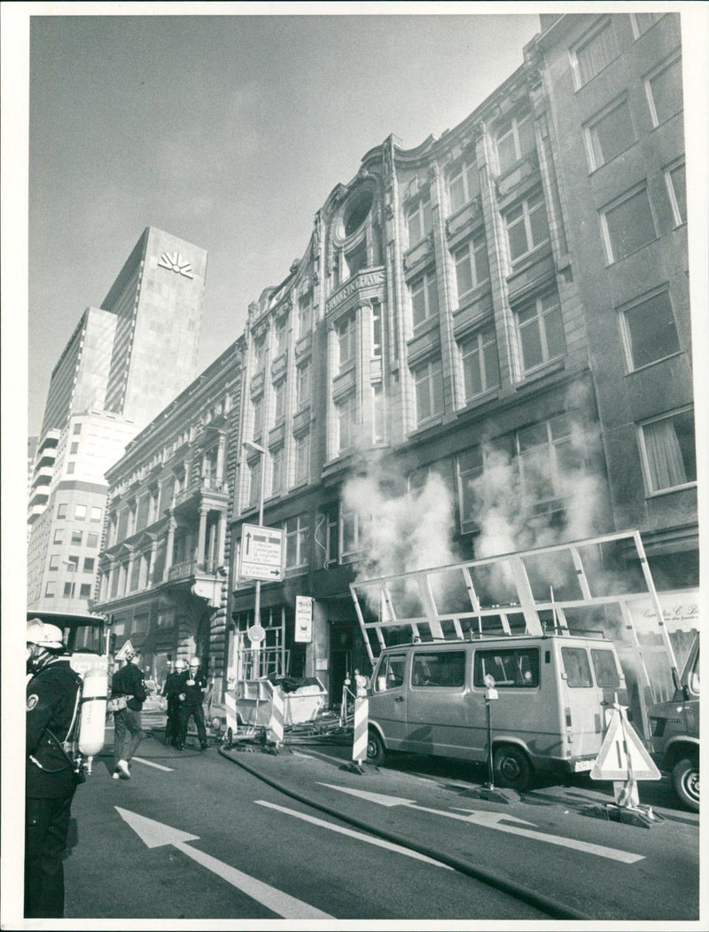 WEHR DROVE THIS MONDAY EVENING AGAINST ABOUT MEN FILM - Vintage Photograph