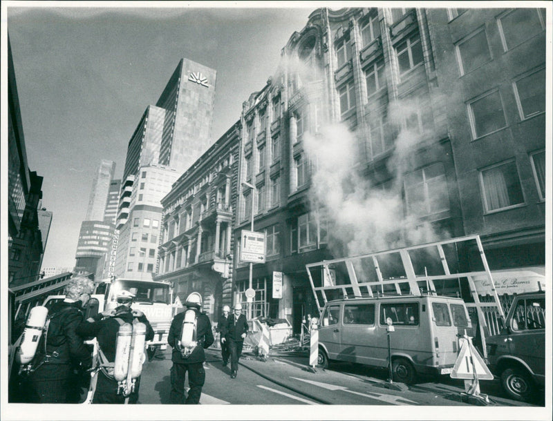 WEHR DROVE THIS MONDAY EVENING AGAINST ABOUT MEN FILM - Vintage Photograph