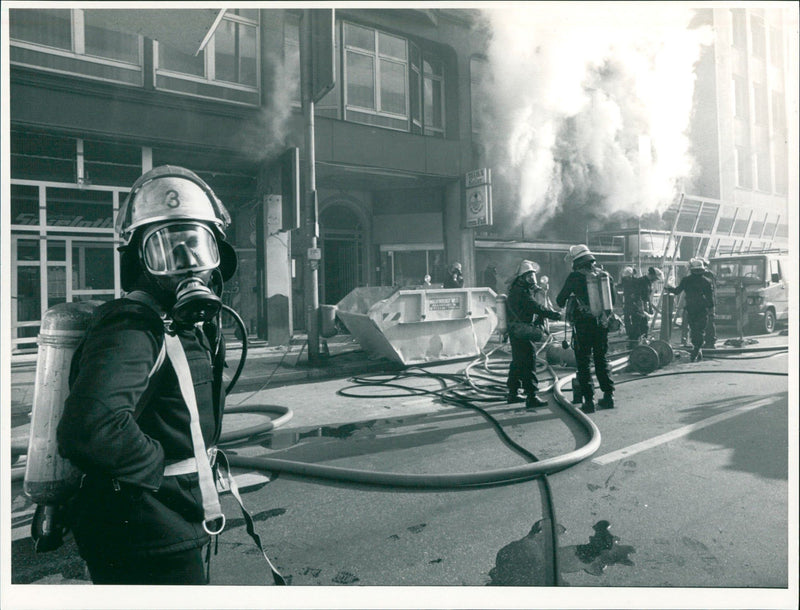 WEHR DROVE THIS MONDAY EVENING AGAINST ABOUT MEN FILM - Vintage Photograph